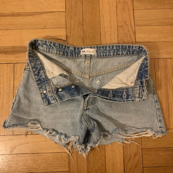 Zara Jean short. Size 4 - Picture 2 of 3
